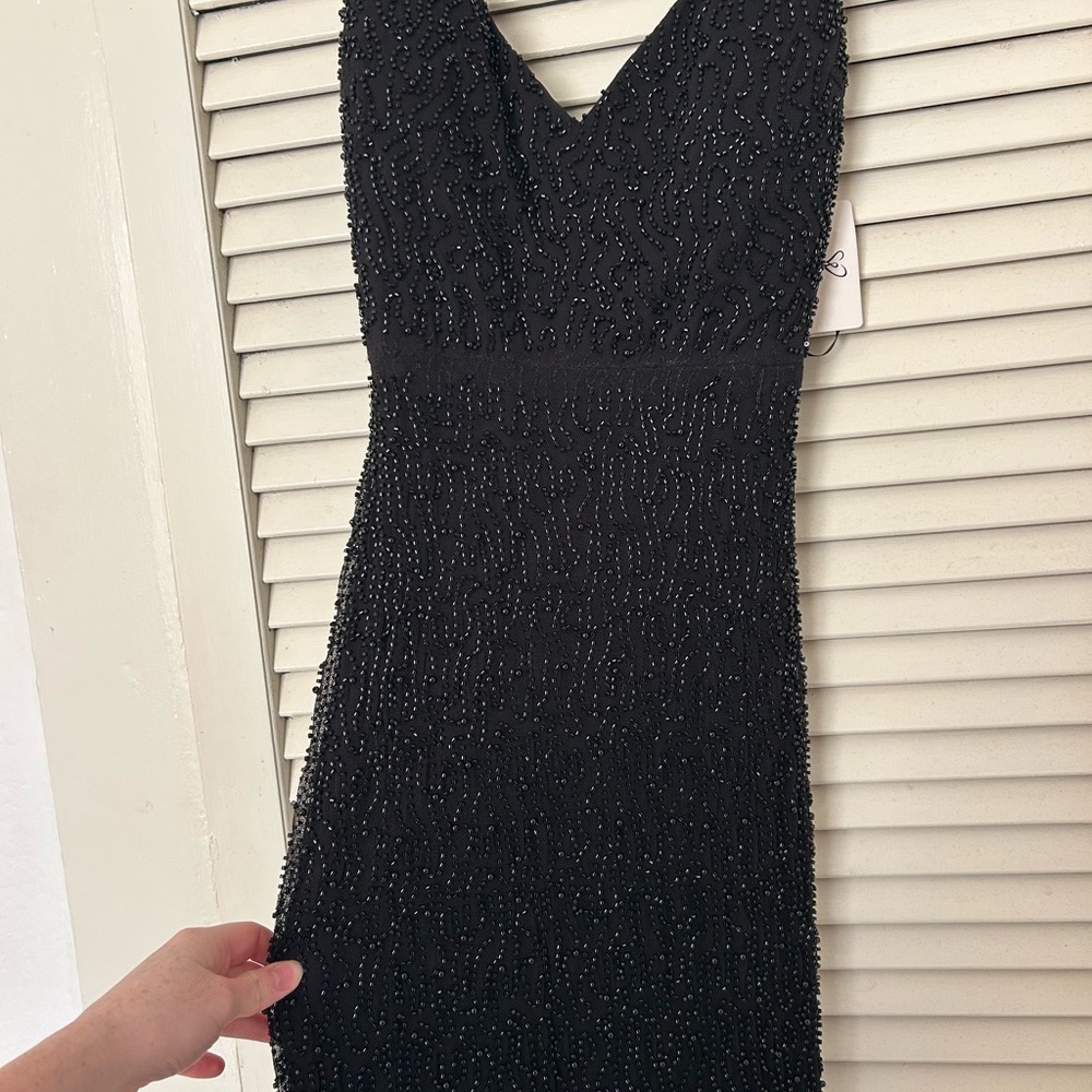 Elegant Black Evening Gown - Picture 5 of 9